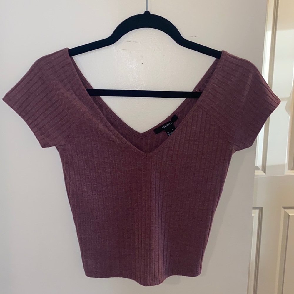 Forever 21 v neck cropped tee